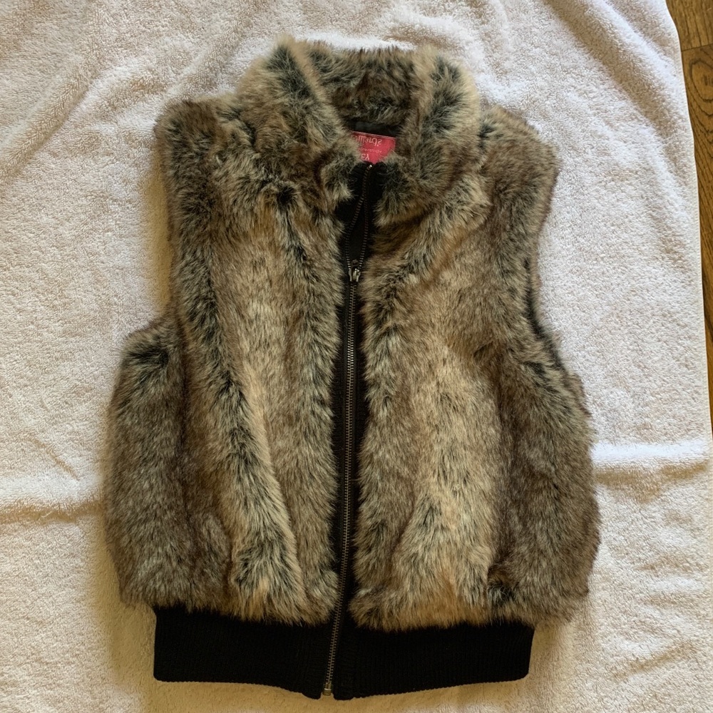 Girls fur zip up vest